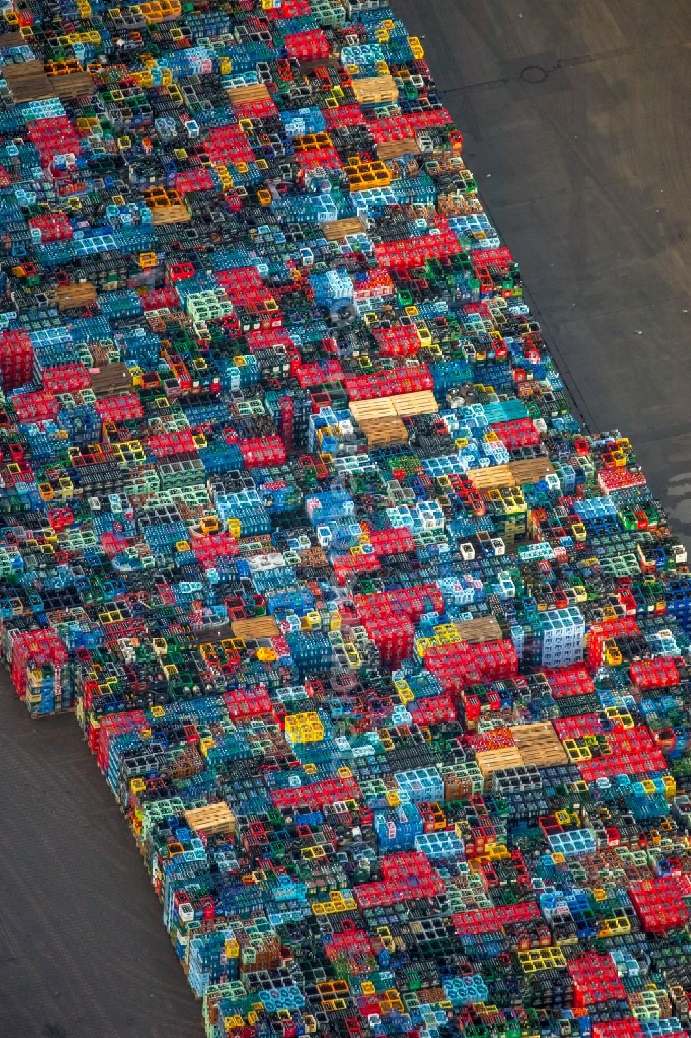 Aerial photograph Hamm - Bearing surface of t-log trinklogistik GmbH on Hafenstrasse in the industrial area in Hamm in the state North Rhine-Westphalia