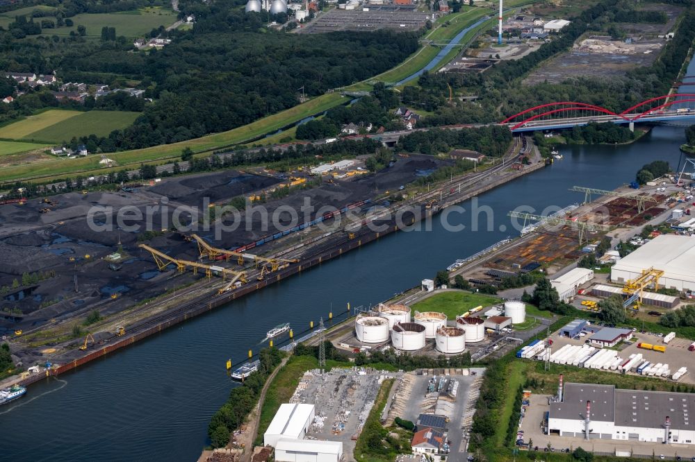 Aerial photograph Bottrop - Storage area for coal in Bottrop at Ruhrgebiet in the state North Rhine-Westphalia, Germany