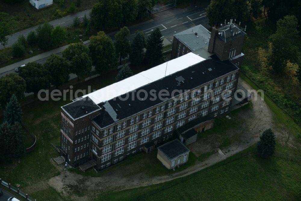 Aerial image Hartmannsdorf - Bearing surface and sale area of Fliessbach Harald Teppichmarkt in the industrial area in Hartmannsdorf in the state Saxony