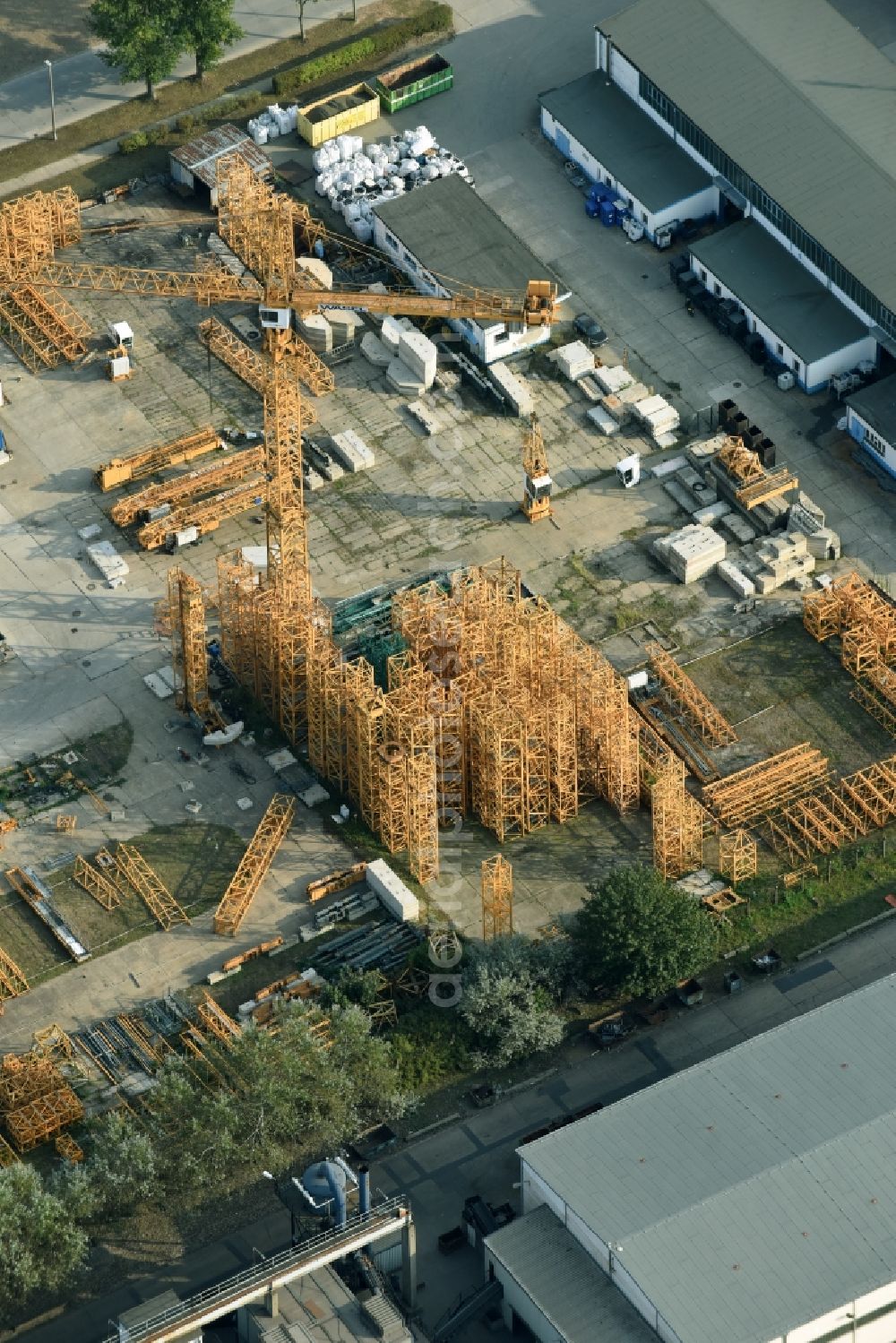 Hoppegarten from the bird's eye view: Bearing surface WASEL GmbH Niederlassung Industriestrasse in the industrial area in Hoppegarten in the state Brandenburg