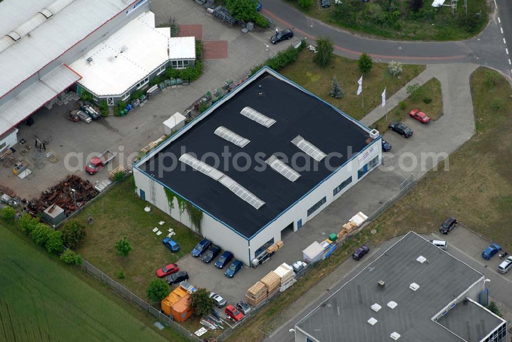 Aerial photograph Groß-Machnow - Lagerhalle von Fräntzel Kunststoffe GmbH; Gewerbegebiet Theresenhof; Am Spitzberg1; 15806 Groß-Machnow;Tel: 033708 - 42 3 0; Fax: 033708 - 42 3 33; e-mail: webmaster@fraentzel-kunststoffe.de