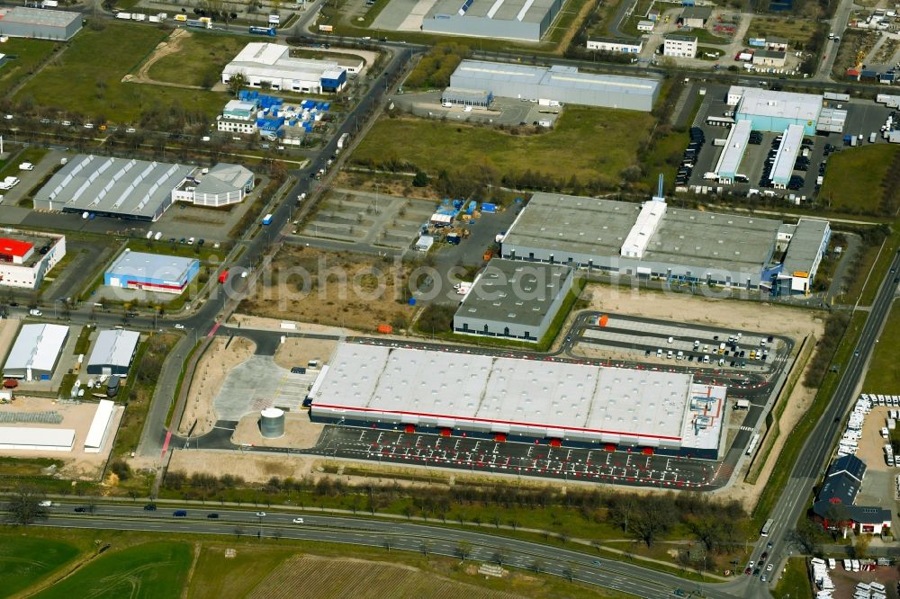 Aerial photograph Hoppegarten - Warehouse and forwarding building Amazon Digitalstrasse- Neuer Hoenower Weg on federal street B1 in the district Dahlwitz-Hoppegarten in Hoppegarten in the state Brandenburg, Germany