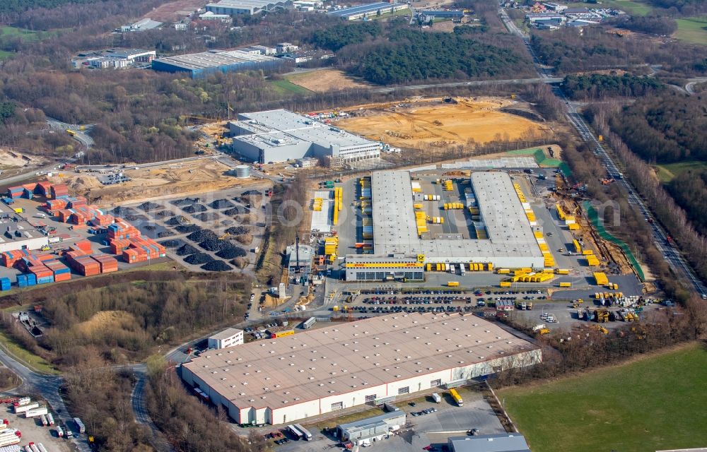 Dorsten from above - Warehouses and forwarding building DHL Frachtzentrum Dorsten on Luensingskuhle in the district Feldmark in Dorsten in the state North Rhine-Westphalia