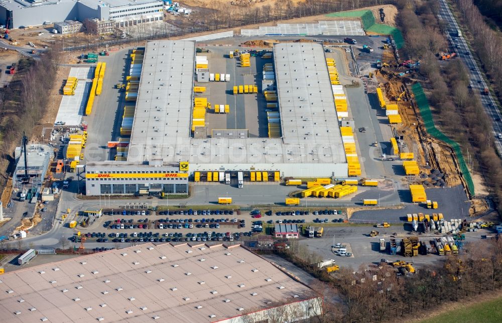 Dorsten from the bird's eye view: Warehouses and forwarding building DHL Frachtzentrum Dorsten on Luensingskuhle in the district Feldmark in Dorsten in the state North Rhine-Westphalia