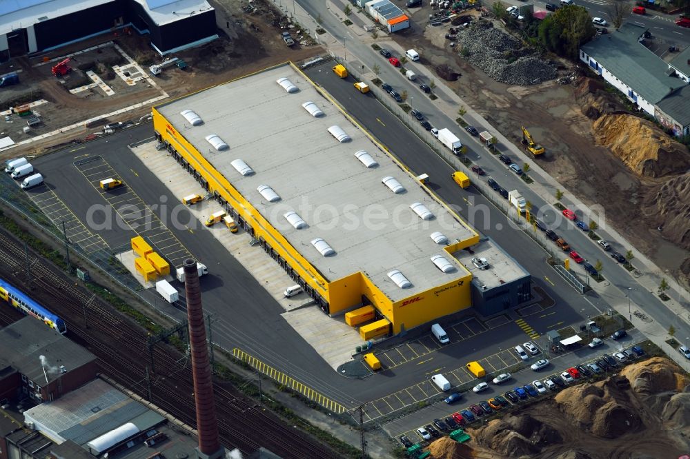 Hannover from above - Warehouses and forwarding building of DHL Zustellbasis on Gueterbahnhof in Hannover in the state Lower Saxony, Germany