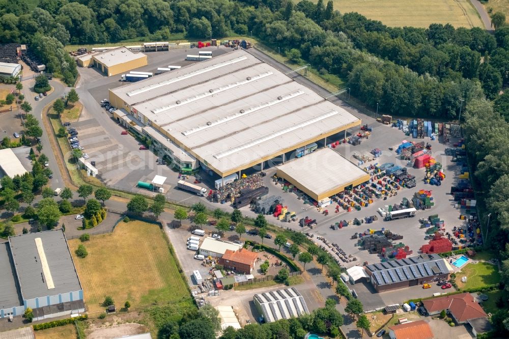 Dorsten from the bird's eye view: Warehouses and forwarding building of Getraenke Essmann KG in Dorsten in the state North Rhine-Westphalia, Germany