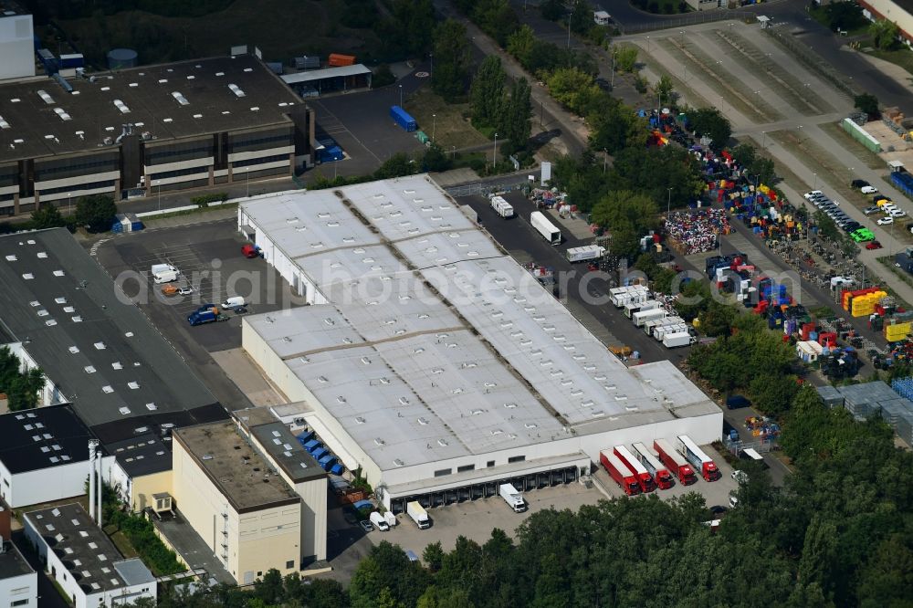 Aerial photograph Berlin - Warehouses and forwarding building of Getraenke Nordmann GmbH on Wupperstrasse in the district Lichterfelde in Berlin, Germany