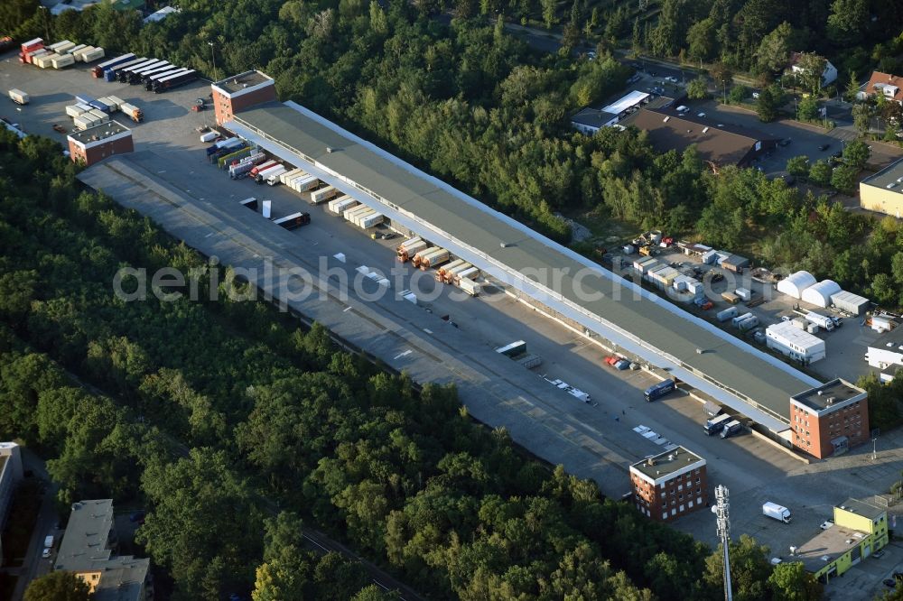 Berlin from above - Warehouses and forwarding building off JS Kurier- & Moebeltransporte in Berlin