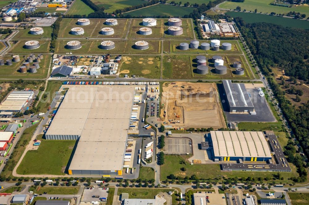 Aerial image Hünxe - Warehouses and forwarding building LGI Logistics Group International GmbH on Werner-Heisenberg-Strasse in Huenxe in the state North Rhine-Westphalia, Germany