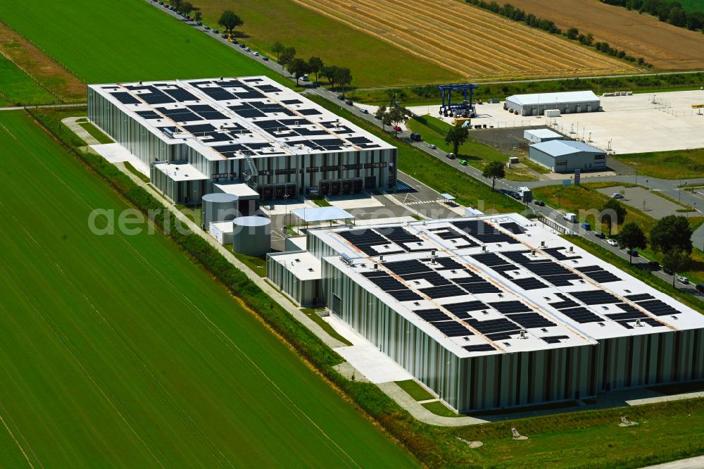 Berkhof from the bird's eye view: Warehouses and forwarding building REWE Group Fruchtlogistik on street Wieckenberger Strasse in Berkhof in the state Lower Saxony, Germany