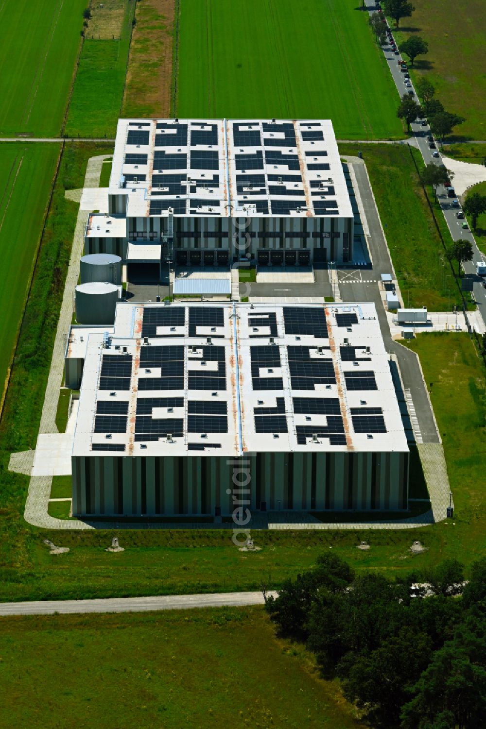 Berkhof from the bird's eye view: Warehouses and forwarding building REWE Group Fruchtlogistik on street Wieckenberger Strasse in Berkhof in the state Lower Saxony, Germany