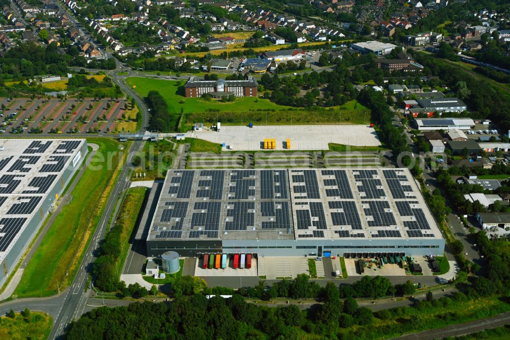 Rheinberg from the bird's eye view: Warehouses and forwarding building of Rudolph Logistik Gruppe on street Alte Landstrasse in the district Winterswick in Rheinberg in the state North Rhine-Westphalia, Germany