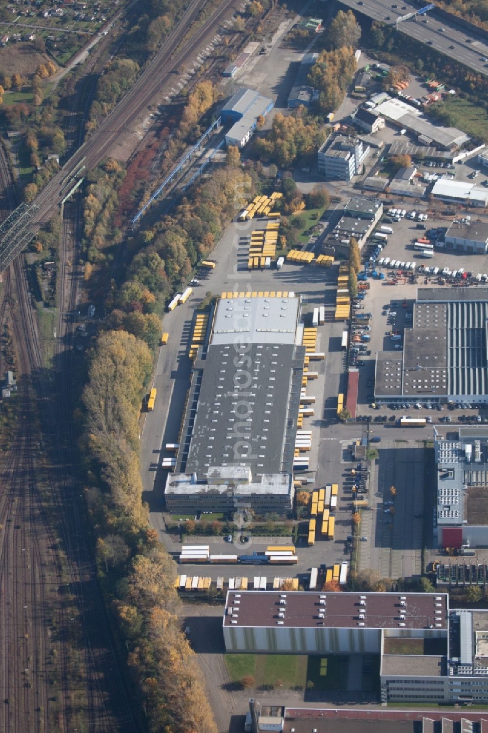 Karlsruhe from above - Warehouses and forwarding building SWS-Speditions-GmbH, Otto-street in the district Durlach in Karlsruhe in the state Baden-Wuerttemberg