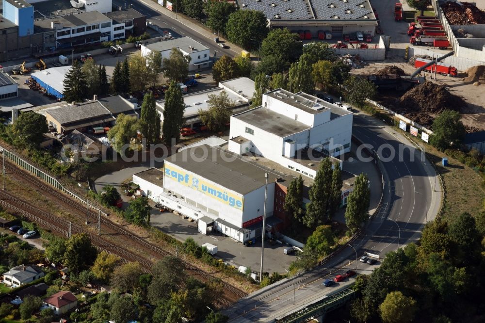 Aerial photograph Berlin - Warehouses and forwarding building of the remover Zapf Umzuege in the street Wiesendamm in Berlin