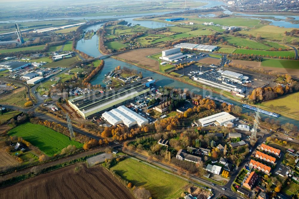 Aerial image Voerde (Niederrhein) - Warehouses and forwarding building WDK Hafen und Lager GmbH Boeskenstrasse in the district Spellen in Voerde (Niederrhein) in the state North Rhine-Westphalia