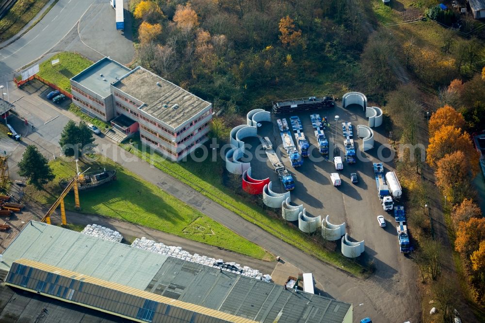 Aerial photograph Voerde (Niederrhein) - Warehouses and forwarding building WDK Hafen und Lager GmbH Boeskenstrasse in the district Spellen in Voerde (Niederrhein) in the state North Rhine-Westphalia