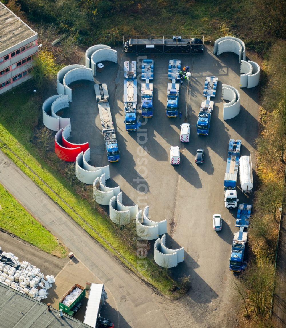 Voerde (Niederrhein) from above - Warehouses and forwarding building WDK Hafen und Lager GmbH Boeskenstrasse in the district Spellen in Voerde (Niederrhein) in the state North Rhine-Westphalia