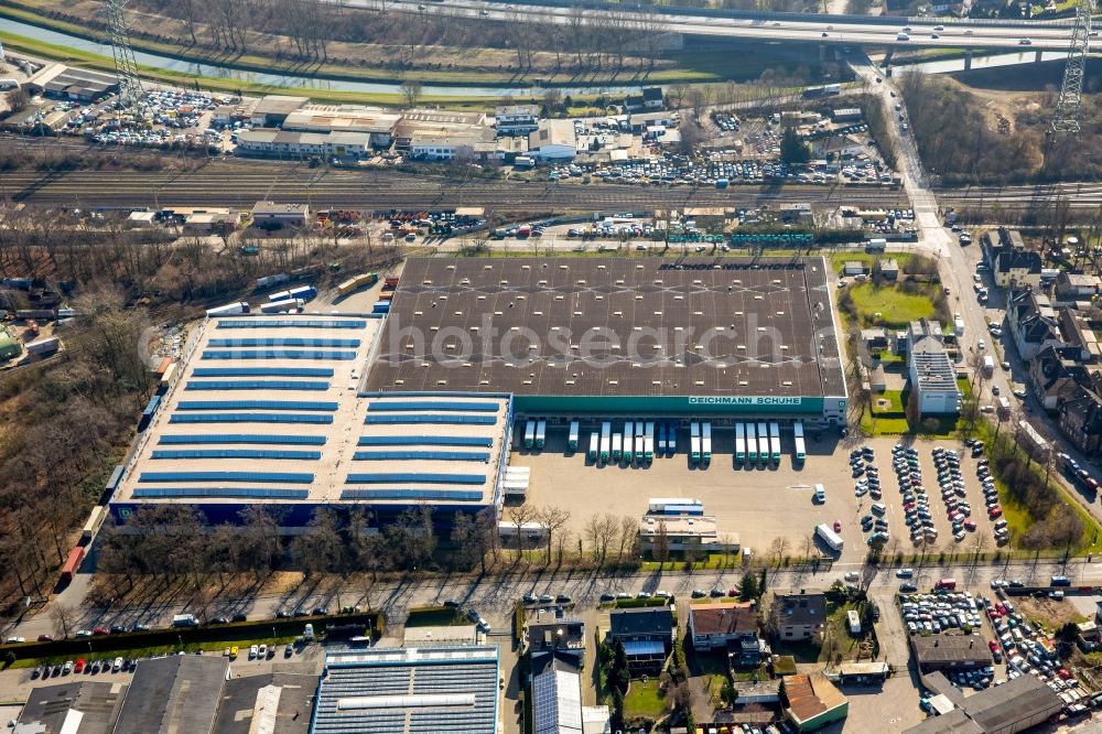 Bottrop from the bird's eye view: Warehouse complex-building of the Deichmann Schuhe SE E-Commerce in the commercial and industrial area on the Knipp castle in Bottrop in North Rhine-Westphalia