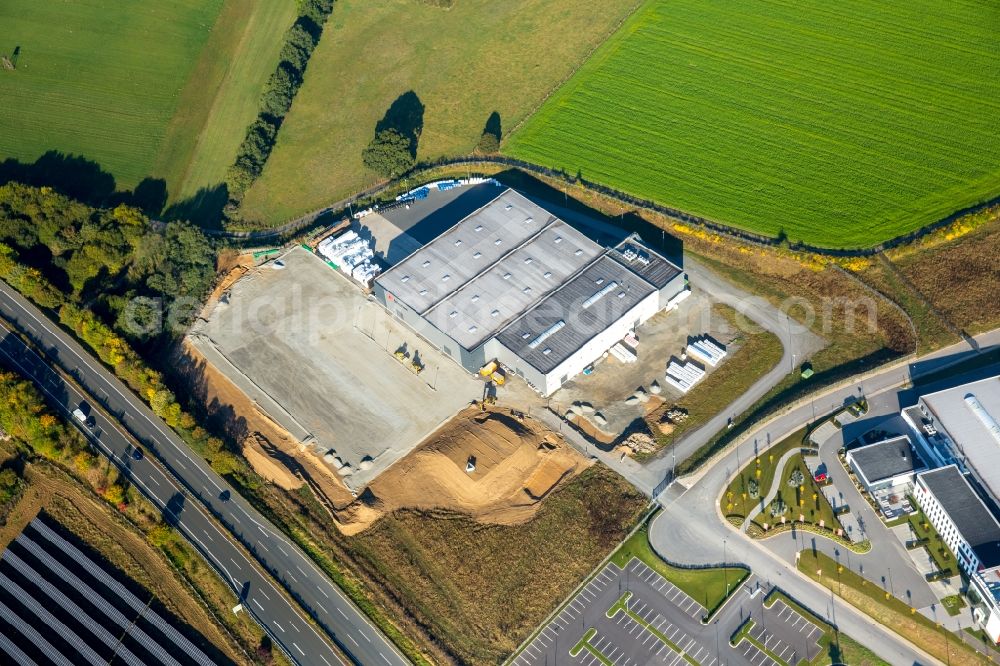 Aerial photograph Meschede - Warehouse complex-building in the industrial area Enste Nord an der A 46 in Meschede in the state North Rhine-Westphalia, Germany with settlements of the Companies EVENTTECHNIK SUeDWESTFALEN, ITH GmbH & Co. KG, SH Anbaugeraete GmbH and Feuerwehrverband Hochsauerlandkreis e.V