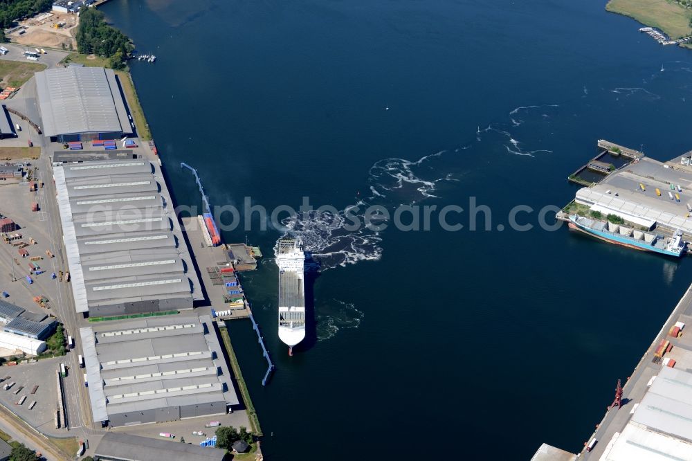 Aerial image Schlutup - Warehouse complex-building in the industrial area on Fabrikstrasse in Schlutup in the state Schleswig-Holstein