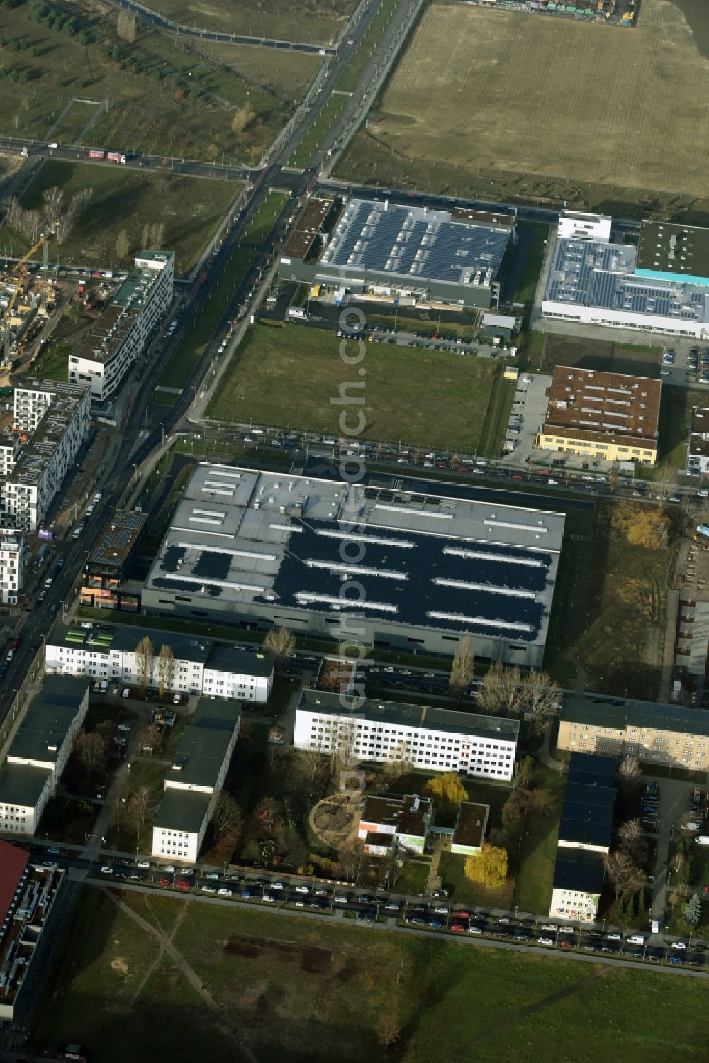 Berlin from the bird's eye view: Warehouse complex-building in the industrial area on Gross-Berliner Damm in Berlin in Germany