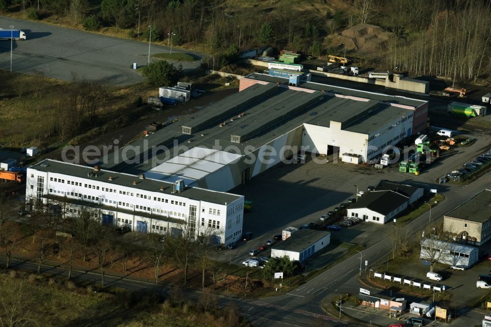 Fürstenwalde/Spree from the bird's eye view: Warehouse complex-building in the industrial area Lindenstrasse in Fuerstenwalde/Spree in the state Brandenburg