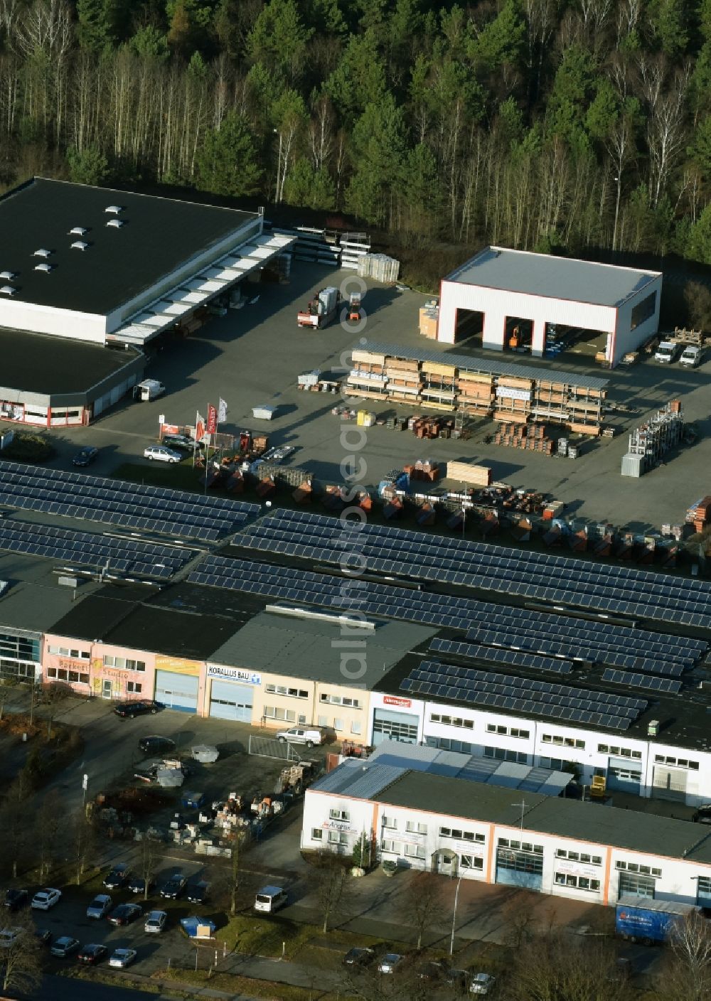 Aerial photograph Fürstenwalde/Spree - Warehouse complex-building in the industrial area Lindenstrasse in Fuerstenwalde/Spree in the state Brandenburg