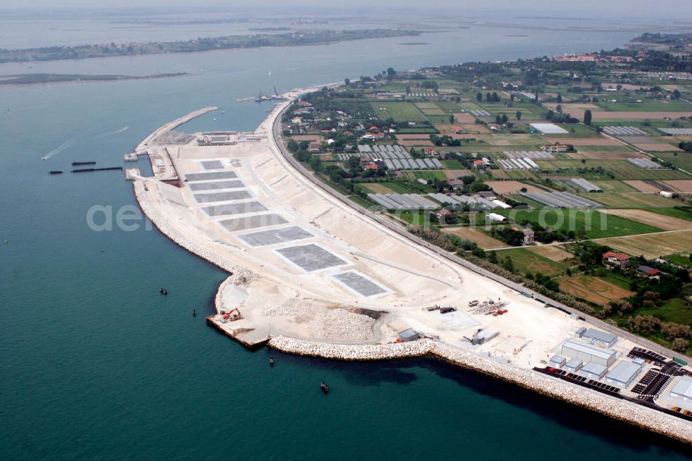 Aerial image Venedig - Blick auf die Baustelle des Projekts M.O.S.E. bei Punta Sabbioni in Venedig. Die Abkürzung M.O.S.E. steht für modulo sperimentale eletromeccanico und bezeichnet ein bewegliches Flutschutzwehr. Das Sperrwerk soll besonders die historische Altstadt Venedigs vor Überflutungen schützen. Die Bauarbeiten begannen 2003. Umgesetzt wird das Projekt von der Firmengemeinschaft Consorzio Venezia Nuova, einem Zusammenschluss der 30 größten Baufirmen Italiens. View to the building area of the project M.O.S.E. near Punta Sabbioni in Venedig. The abbrevation M.O.S.E. stands for modulo sperimentale eletromeccanico and describes an moveable flood protection weir. The barrage should protect espacially the historic city of Venedig from flood. the construction work started in 2003. The project is realised from the company group Consorzio Venezia Nuova, wich is an union of the 30 largest building companys in italy.