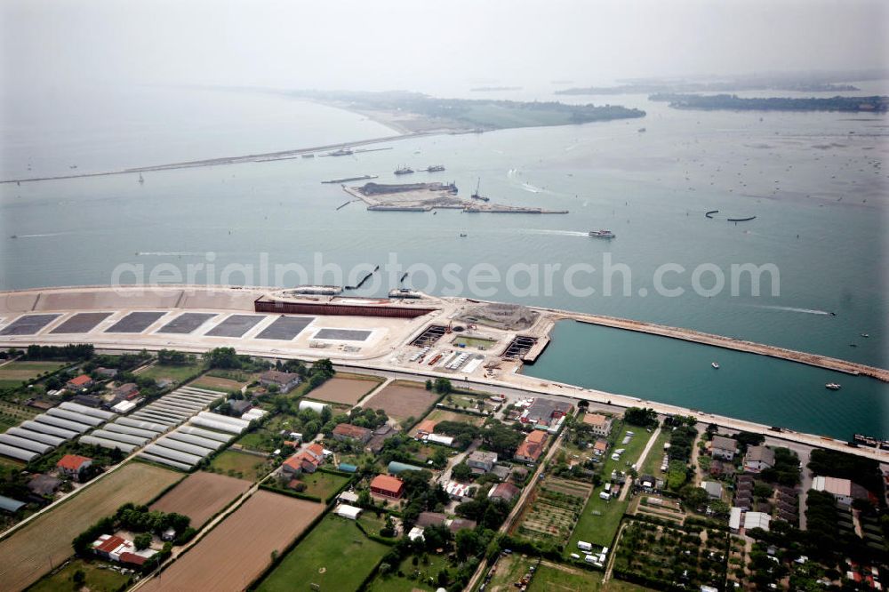 Aerial image Venedig - Blick auf die Baustelle des Projekts M.O.S.E. bei Punta Sabbioni in Venedig. Die Abkürzung M.O.S.E. steht für modulo sperimentale eletromeccanico und bezeichnet ein bewegliches Flutschutzwehr. Das Sperrwerk soll besonders die historische Altstadt Venedigs vor Überflutungen schützen. Die Bauarbeiten begannen 2003. Umgesetzt wird das Projekt von der Firmengemeinschaft Consorzio Venezia Nuova, einem Zusammenschluss der 30 größten Baufirmen Italiens. View to the building area of the project M.O.S.E. near Punta Sabbioni in Venedig. The abbrevation M.O.S.E. stands for modulo sperimentale eletromeccanico and describes an moveable flood protection weir. The barrage should protect espacially the historic city of Venedig from flood. the construction work started in 2003. The project is realised from the company group Consorzio Venezia Nuova, wich is an union of the 30 largest building companys in italy.