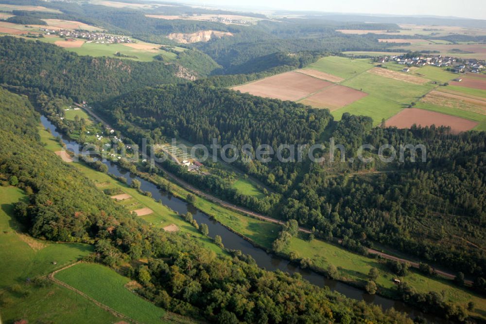 Aerial photograph Gutenacker - Blick auf das Lahntal bei Gutenacker im Rhein-Lahnkreis in Rheinland-Pfalz. Das Lahntal erstreckt sich entlang der Lahn, welche ein 245 km langer, rechter bzw. östlicher Nebenfluss des Rheins in Nordrhein-Westfalen, Hessen und Rheinland-Pfalz ist.