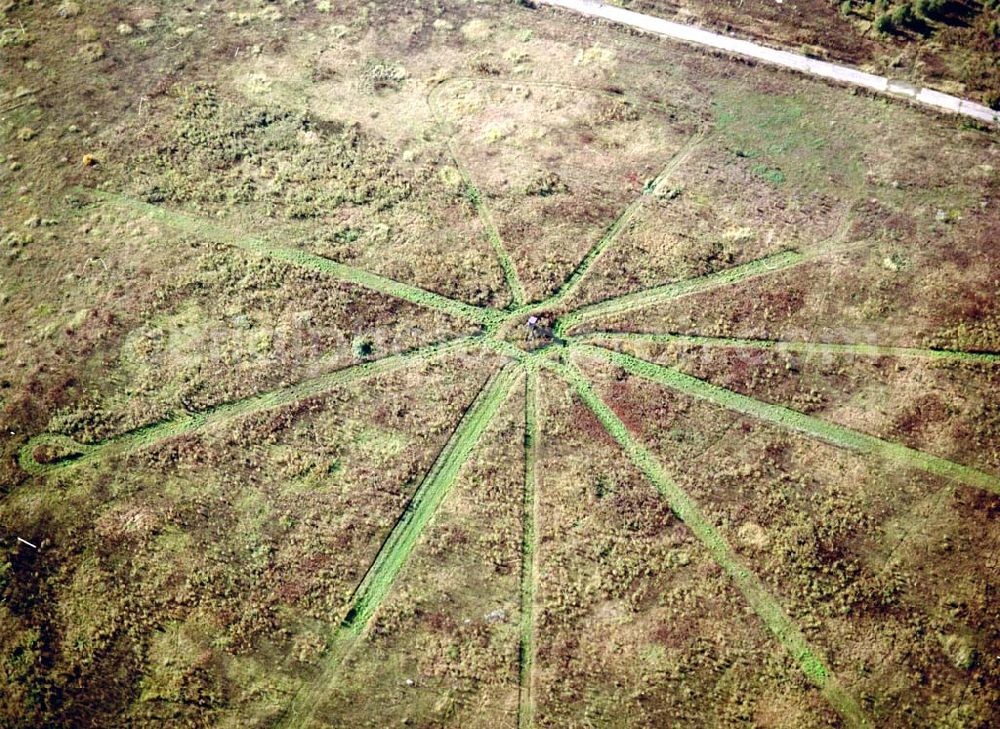 Schönefeld, Brandenburg from above - Land-Art Projekt im Gewerbe- und Wohngebiet Roncasa der HVB Projekt GmbH westlich des S- und Fernbahnhofes Schönefeld.