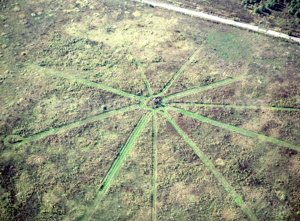 Aerial photograph Schönefeld, Brandenburg - Land-Art Projekt im Gewerbe- und Wohngebiet Roncasa der HVB Projekt GmbH westlich des S- und Fernbahnhofes Schönefeld.