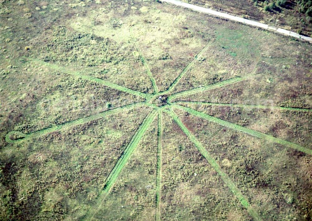 Aerial photograph Schönefeld, Brandenburg - Land-Art Projekt im Gewerbe- und Wohngebiet Roncasa der HVB Projekt GmbH westlich des S- und Fernbahnhofes Schönefeld.