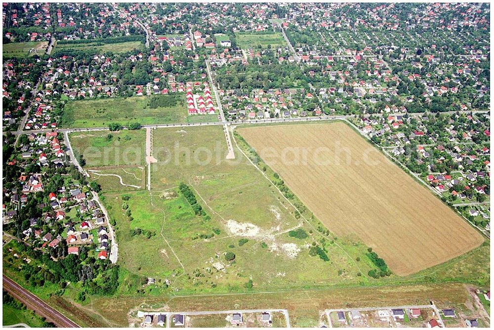 Aerial image Berlin - Hellersdorf - Wohnsiedlungsfläche der DEGEWO für Einfamilienhäuser an der Lansberger Straße / Kaulbachstraße in Mahlsdorf-Nord (Berlin-Hellersdorf).