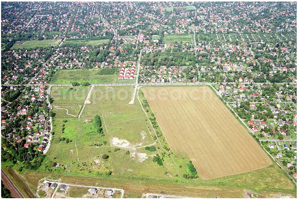 Aerial photograph Berlin - Hellersdorf - Wohnsiedlungsfläche der DEGEWO für Einfamilienhäuser an der Lansberger Straße / Kaulbachstraße in Mahlsdorf-Nord (Berlin-Hellersdorf).