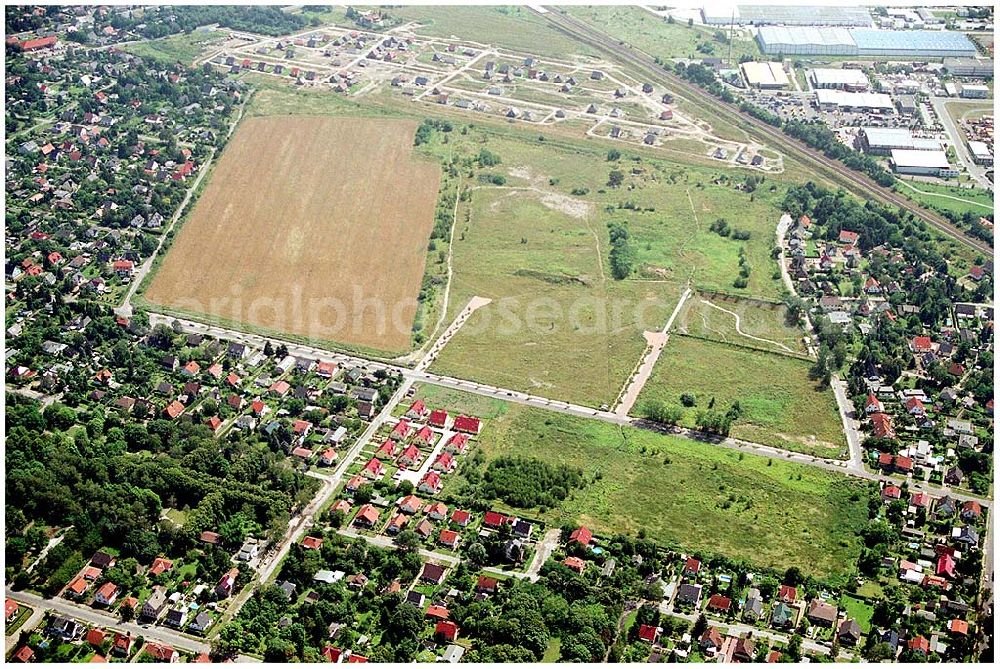 Aerial image Berlin - Hellersdorf - Wohnsiedlungsfläche der DEGEWO für Einfamilienhäuser an der Lansberger Straße / Kaulbachstraße in Mahlsdorf-Nord (Berlin-Hellersdorf).