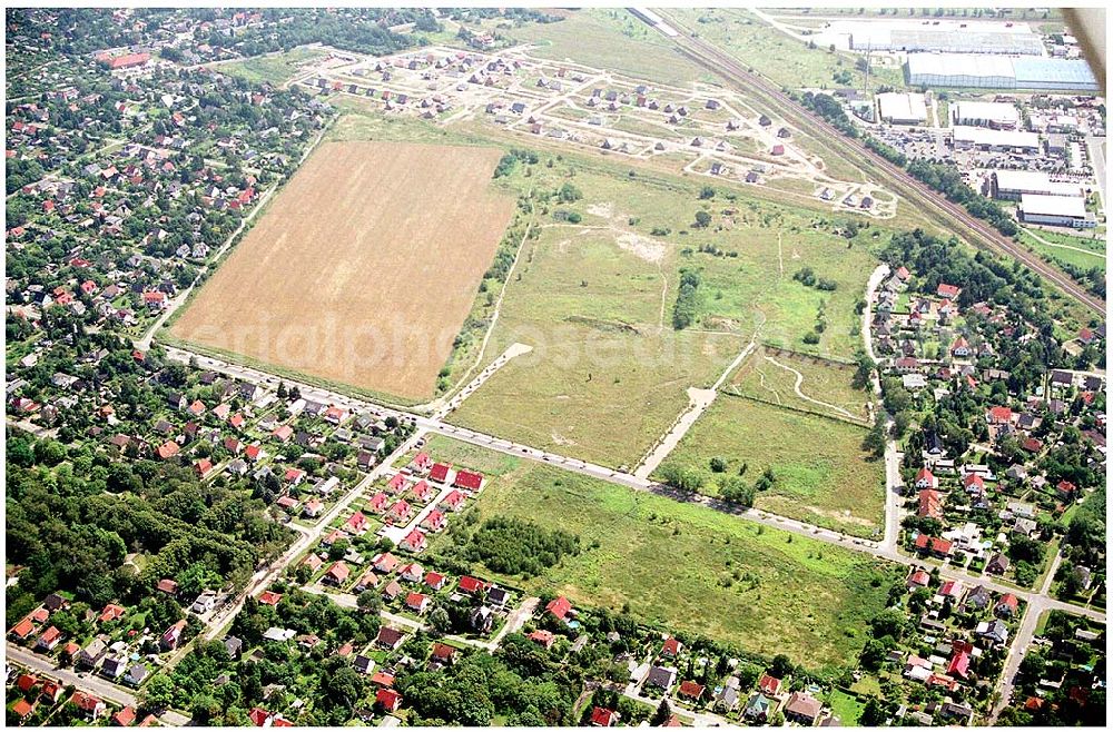 Aerial photograph Berlin - Hellersdorf - Wohnsiedlungsfläche der DEGEWO für Einfamilienhäuser an der Landsberger Straße / Kaulbachstraße in Mahlsdorf-Nord (Berlin-Hellersdorf).