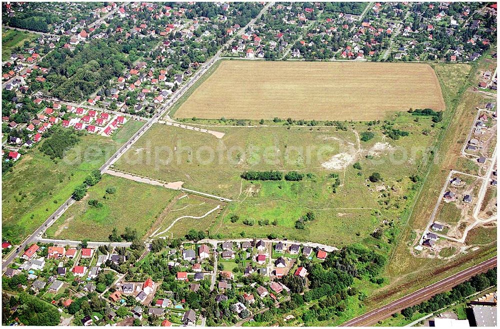 Aerial photograph Berlin - Hellersdorf - Wohnsiedlungsfläche der DEGEWO für Einfamilienhäuser an der Lansberger Straße / Kaulbachstraße in Mahlsdorf-Nord (Berlin-Hellersdorf).