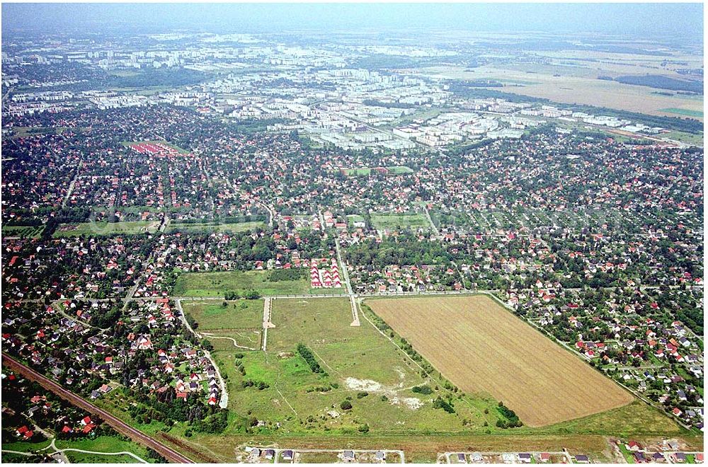 Berlin - Hellersdorf from above - Wohnsiedlungsfläche der DEGEWO für Einfamilienhäuser an der Lansberger Straße / Kaulbachstraße in Mahlsdorf-Nord (Berlin-Hellersdorf).