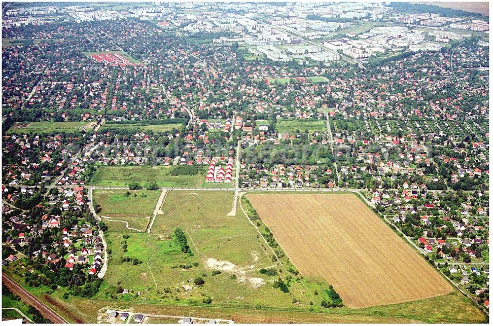 Aerial image Berlin - Hellersdorf - Wohnsiedlungsfläche der DEGEWO für Einfamilienhäuser an der Lansberger Straße / Kaulbachstraße in Mahlsdorf-Nord (Berlin-Hellersdorf).