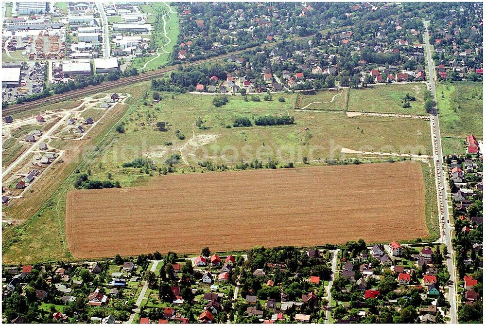 Berlin - Hellersdorf from above - Wohnsiedlungsfläche der DEGEWO für Einfamilienhäuser an der Lansberger Straße / Kaulbachstraße in Mahlsdorf-Nord (Berlin-Hellersdorf).