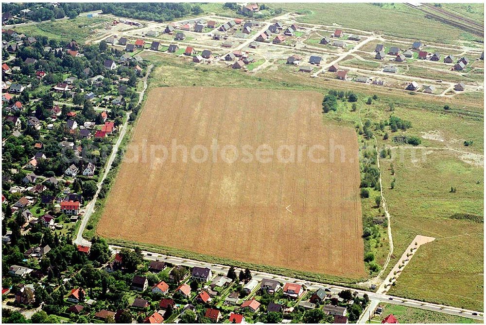 Aerial image Berlin - Hellersdorf - Wohnsiedlungsfläche der DEGEWO für Einfamilienhäuser an der Lansberger Straße / Kaulbachstraße in Mahlsdorf-Nord (Berlin-Hellersdorf).