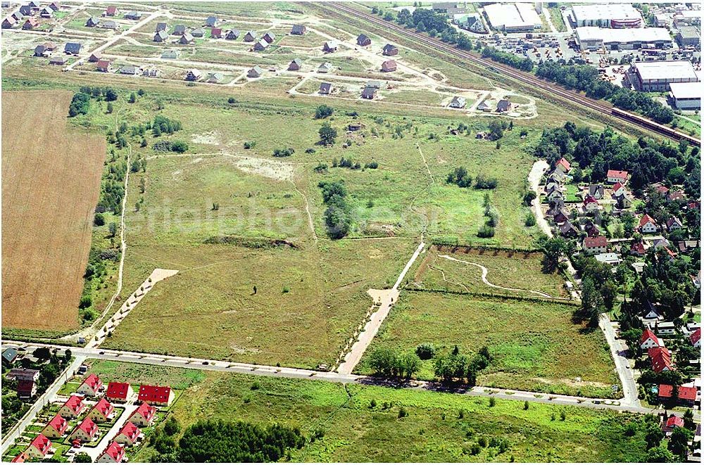 Aerial photograph Berlin - Hellersdorf - Wohnsiedlungsfläche der DEGEWO für Einfamilienhäuser an der Lansberger Straße / Kaulbachstraße in Mahlsdorf-Nord (Berlin-Hellersdorf).