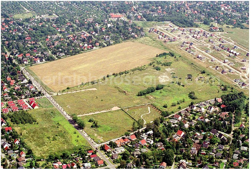 Aerial image Berlin - Hellersdorf - Wohnsiedlungsfläche der DEGEWO für Einfamilienhäuser an der Lansberger Straße / Kaulbachstraße in Mahlsdorf-Nord (Berlin-Hellersdorf).