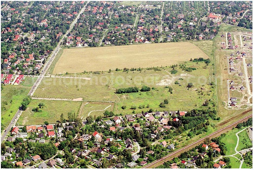 Aerial photograph Berlin - Hellersdorf - Wohnsiedlungsfläche der DEGEWO für Einfamilienhäuser an der Lansberger Straße / Kaulbachstraße in Mahlsdorf-Nord (Berlin-Hellersdorf).