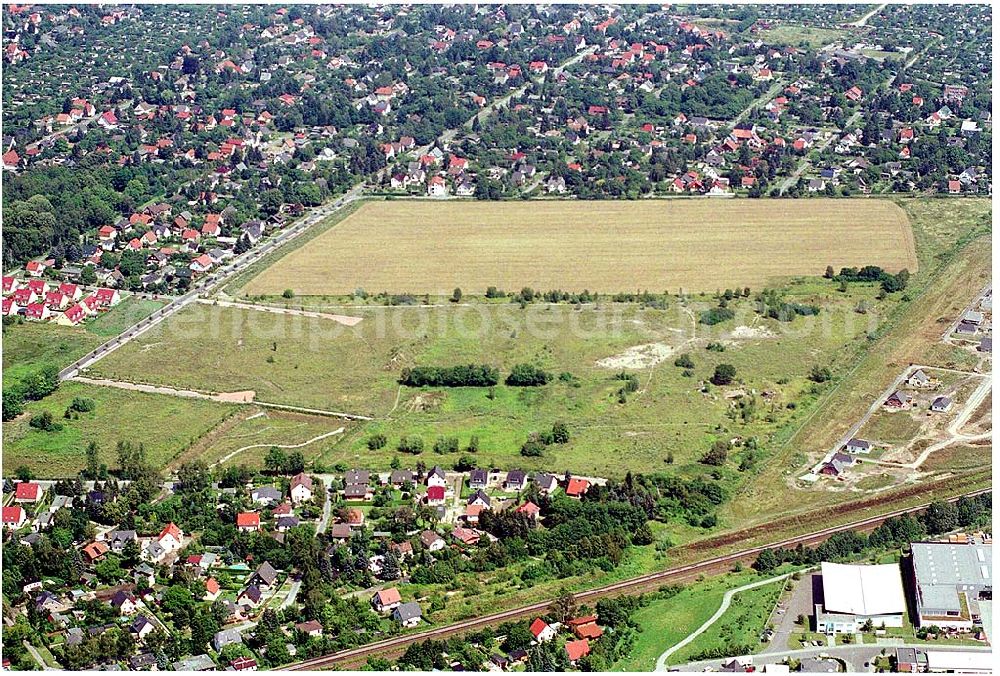 Berlin - Hellersdorf from above - Wohnsiedlungsfläche der DEGEWO für Einfamilienhäuser an der Lansberger Straße / Kaulbachstraße in Mahlsdorf-Nord (Berlin-Hellersdorf).