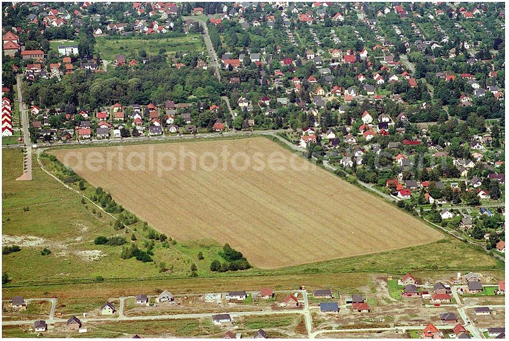 Aerial photograph Berlin - Hellersdorf - Wohnsiedlungsfläche der DEGEWO für Einfamilienhäuser an der Lansberger Straße / Kaulbachstraße in Mahlsdorf-Nord (Berlin-Hellersdorf).