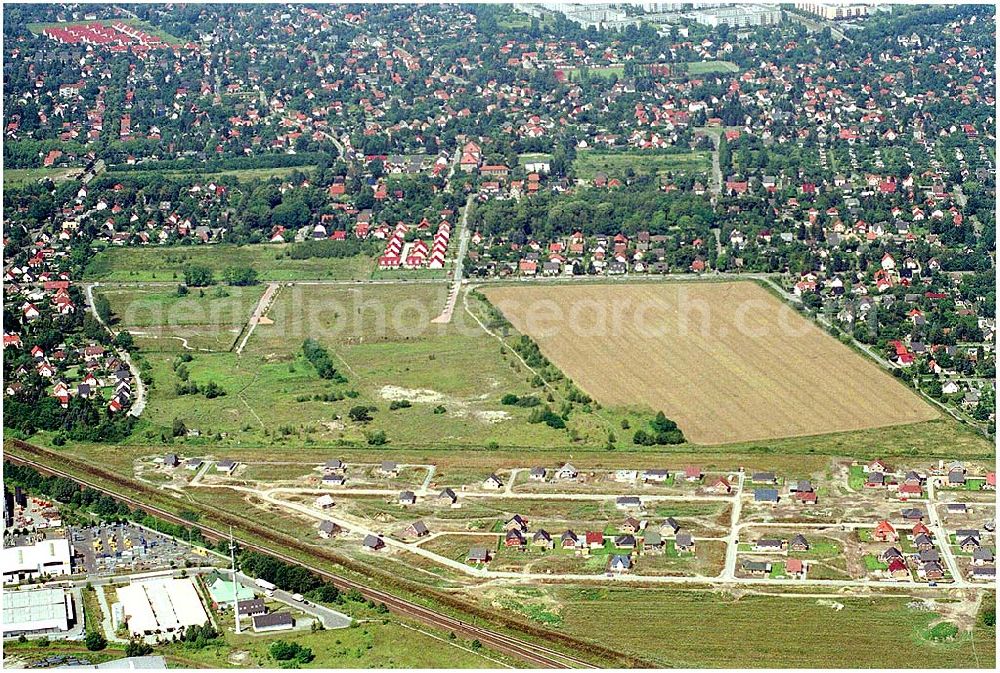 Berlin - Hellersdorf from above - Wohnsiedlungsfläche der DEGEWO für Einfamilienhäuser an der Lansberger Straße / Kaulbachstraße in Mahlsdorf-Nord (Berlin-Hellersdorf).