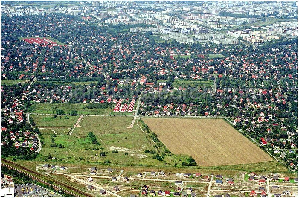 Berlin - Hellersdorf from the bird's eye view: Wohnsiedlungsfläche der DEGEWO für Einfamilienhäuser an der Lansberger Straße / Kaulbachstraße in Mahlsdorf-Nord (Berlin-Hellersdorf).