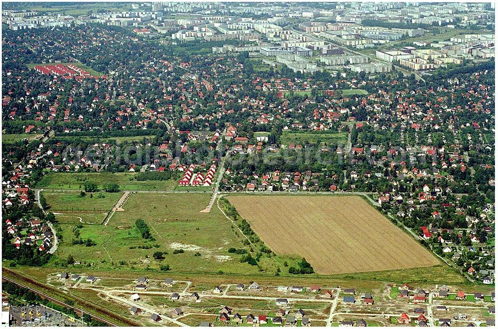 Aerial image Berlin - Hellersdorf - Wohnsiedlungsfläche der DEGEWO für Einfamilienhäuser an der Lansberger Straße / Kaulbachstraße in Mahlsdorf-Nord (Berlin-Hellersdorf).